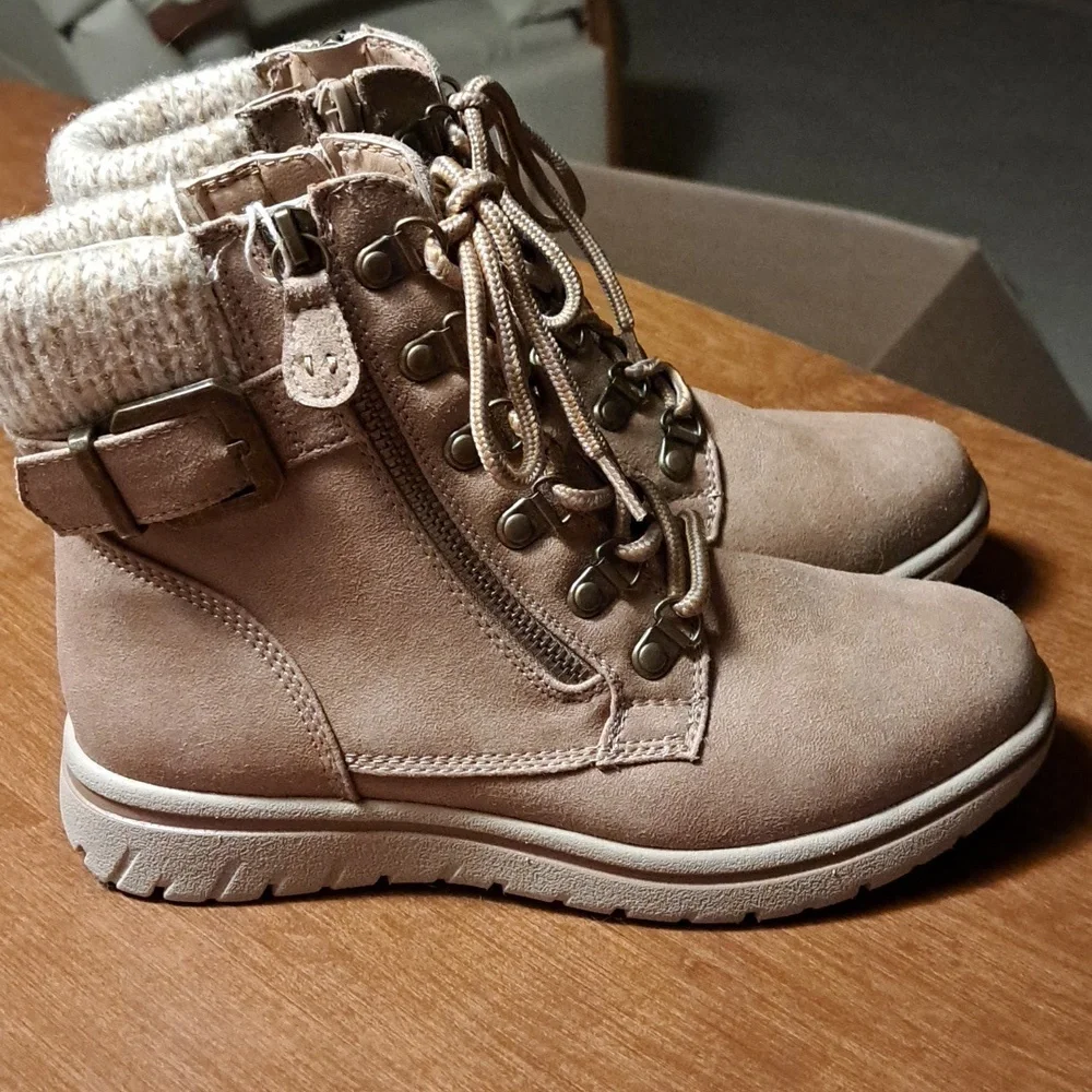 FLASH SALE Cliffs boots6.5 but fit more like 6 Khols - Picture 4 of 8